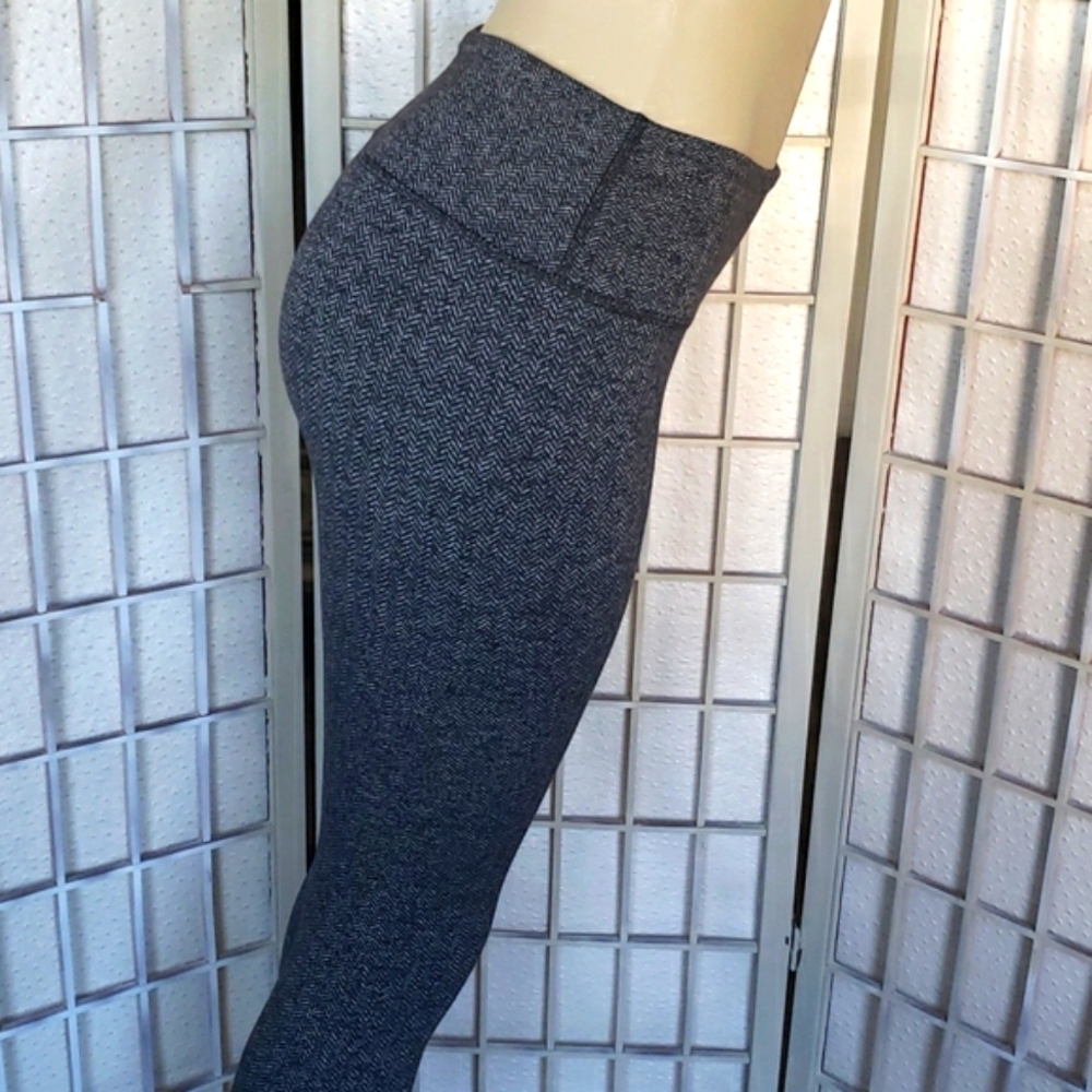 Lululemon black/gray woman leggings pants crop - Picture 3 of 5